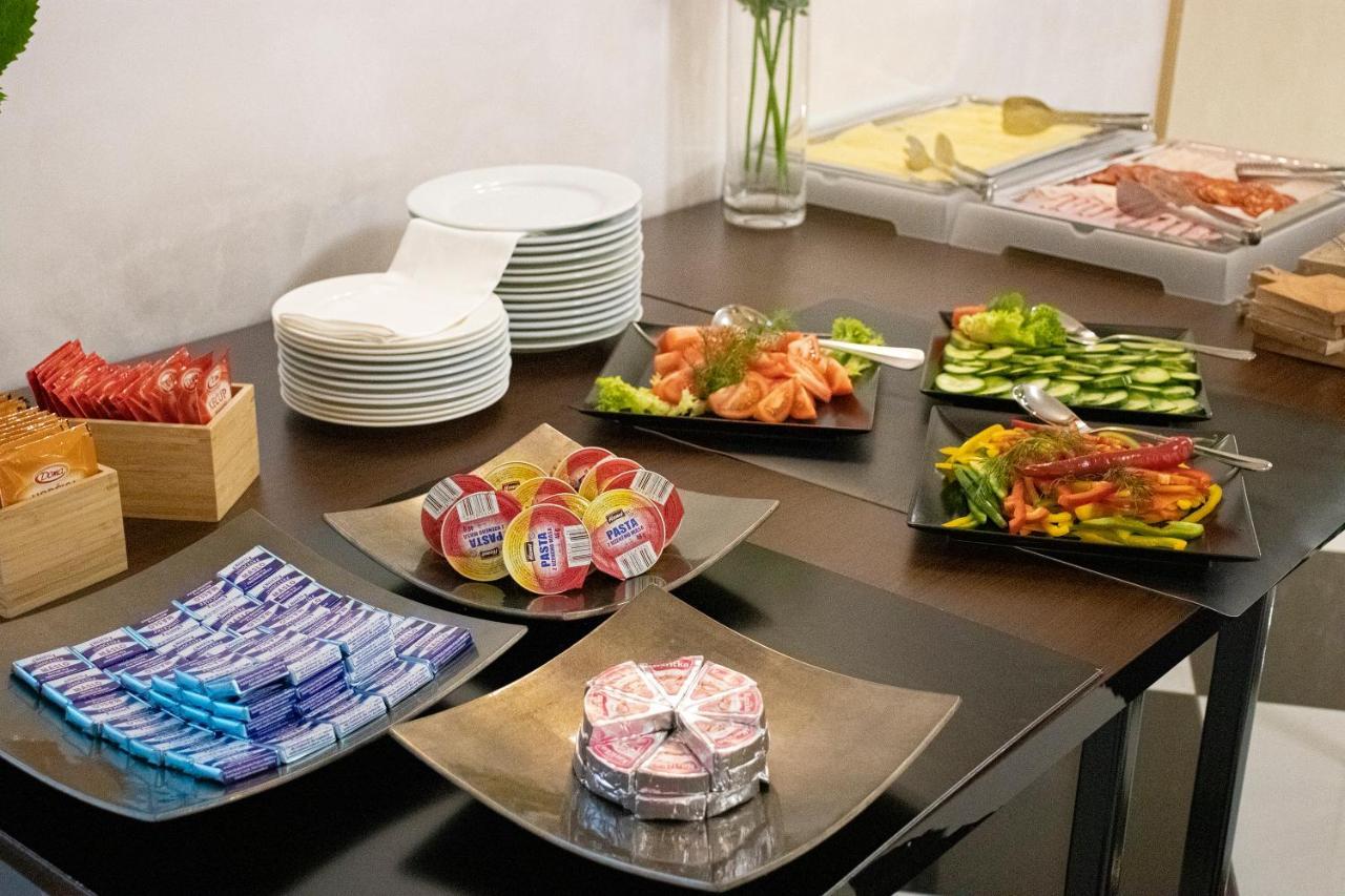 Hotel Capital With Private Wellness Nitra Bagian luar foto