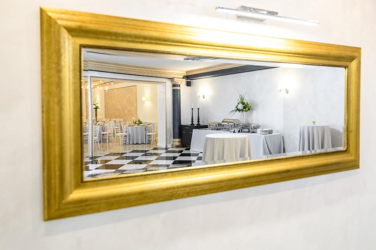 Hotel Capital With Private Wellness Nitra Bagian luar foto