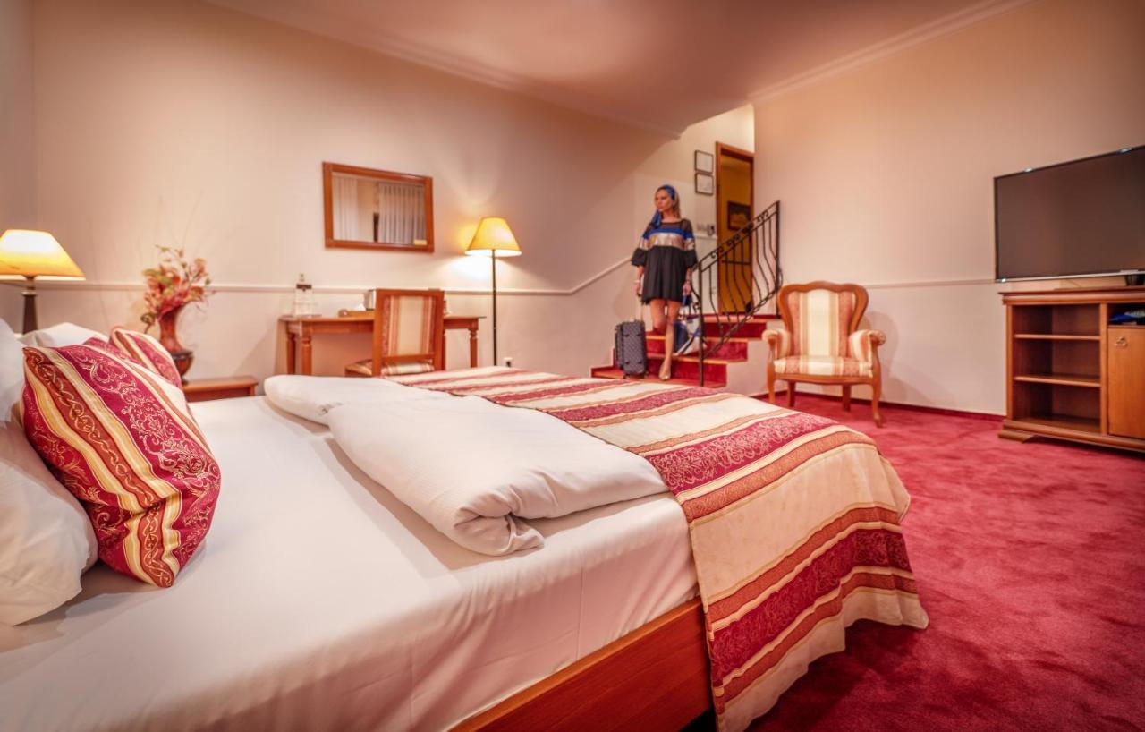 Hotel Capital With Private Wellness Nitra Bagian luar foto