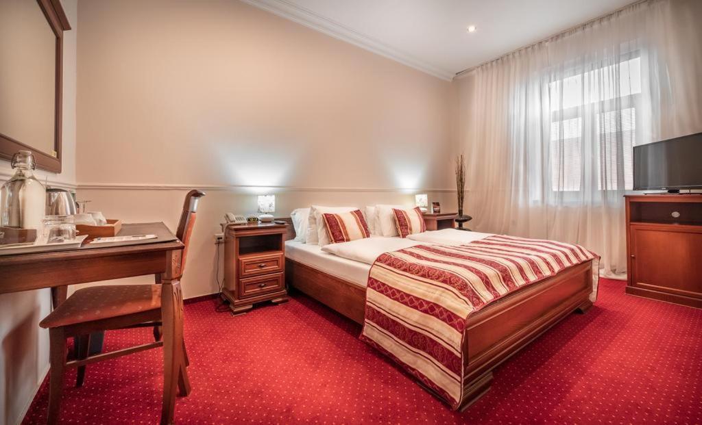 Hotel Capital With Private Wellness Nitra Bagian luar foto