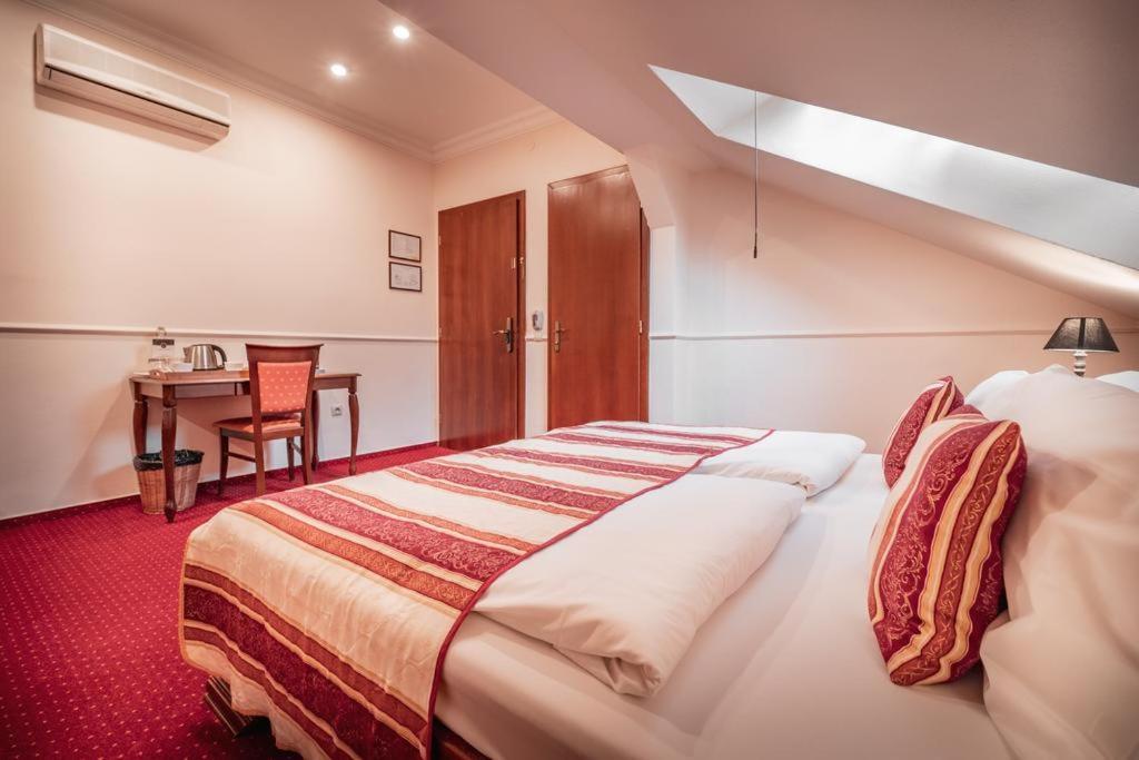 Hotel Capital With Private Wellness Nitra Bagian luar foto