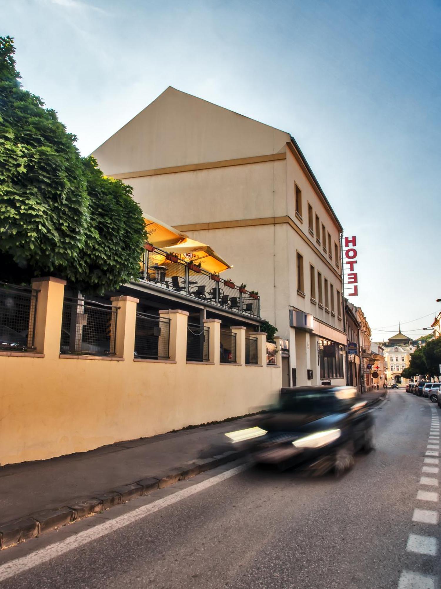 Hotel Capital With Private Wellness Nitra Bagian luar foto