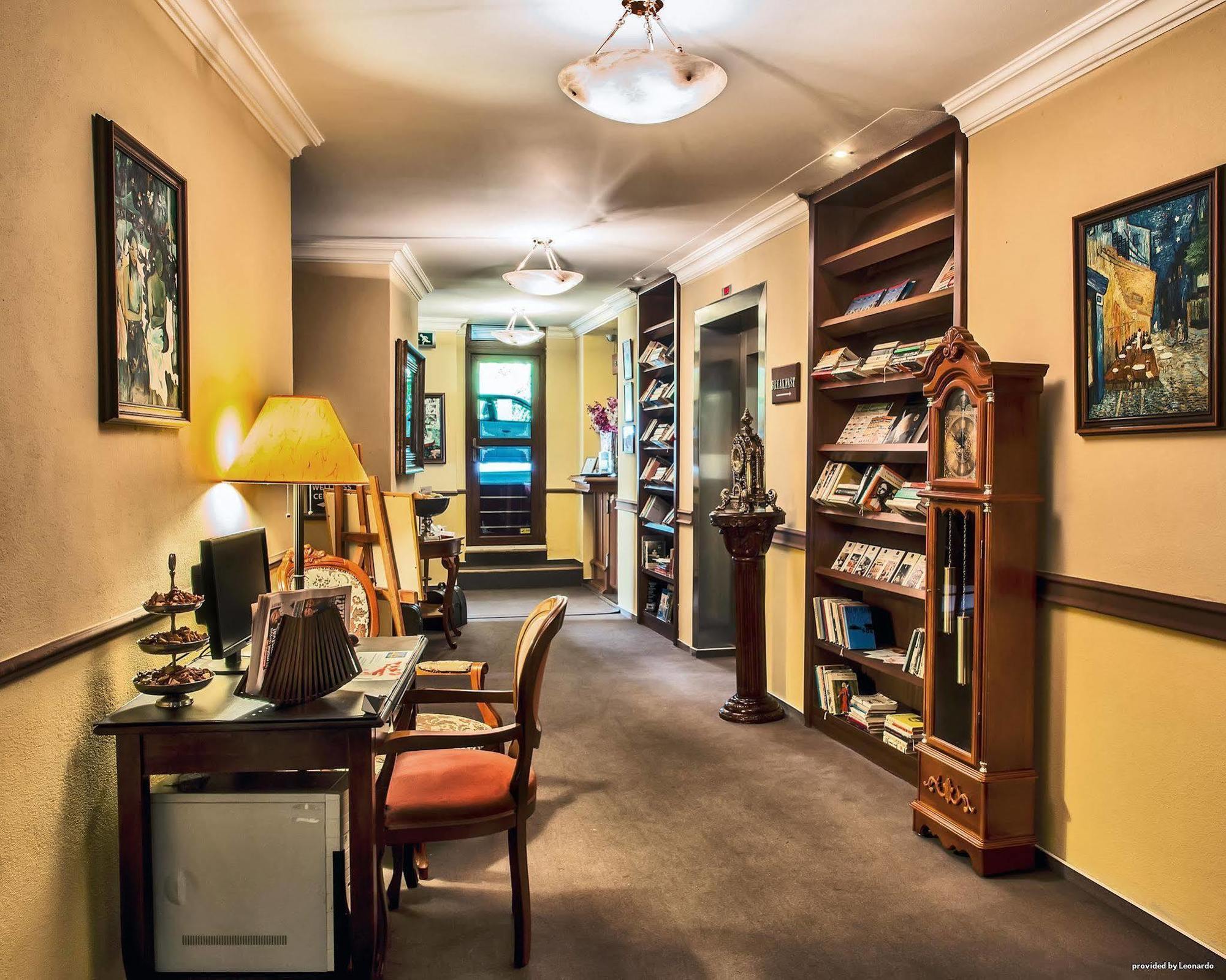 Hotel Capital With Private Wellness Nitra Bagian luar foto