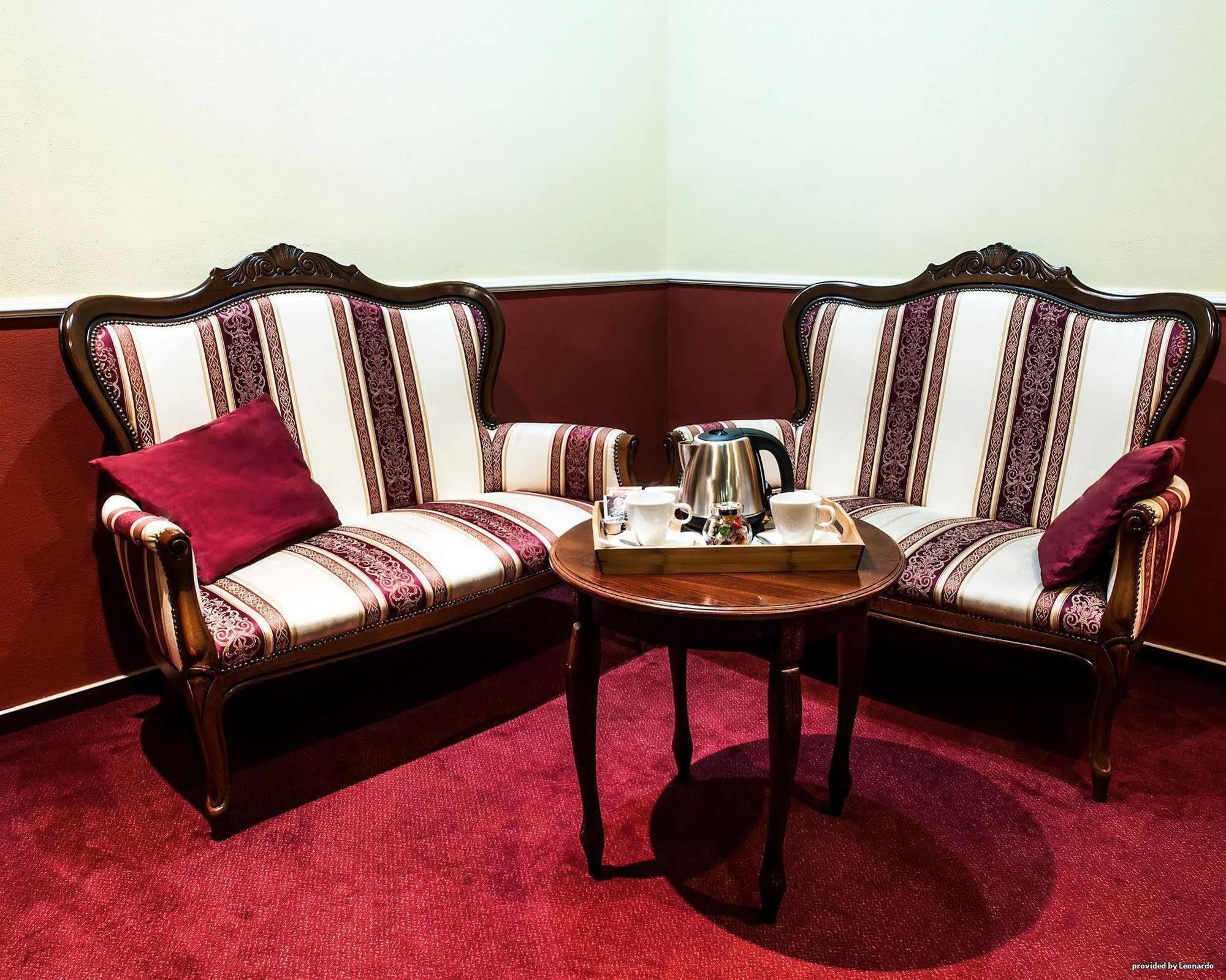 Hotel Capital With Private Wellness Nitra Bagian luar foto