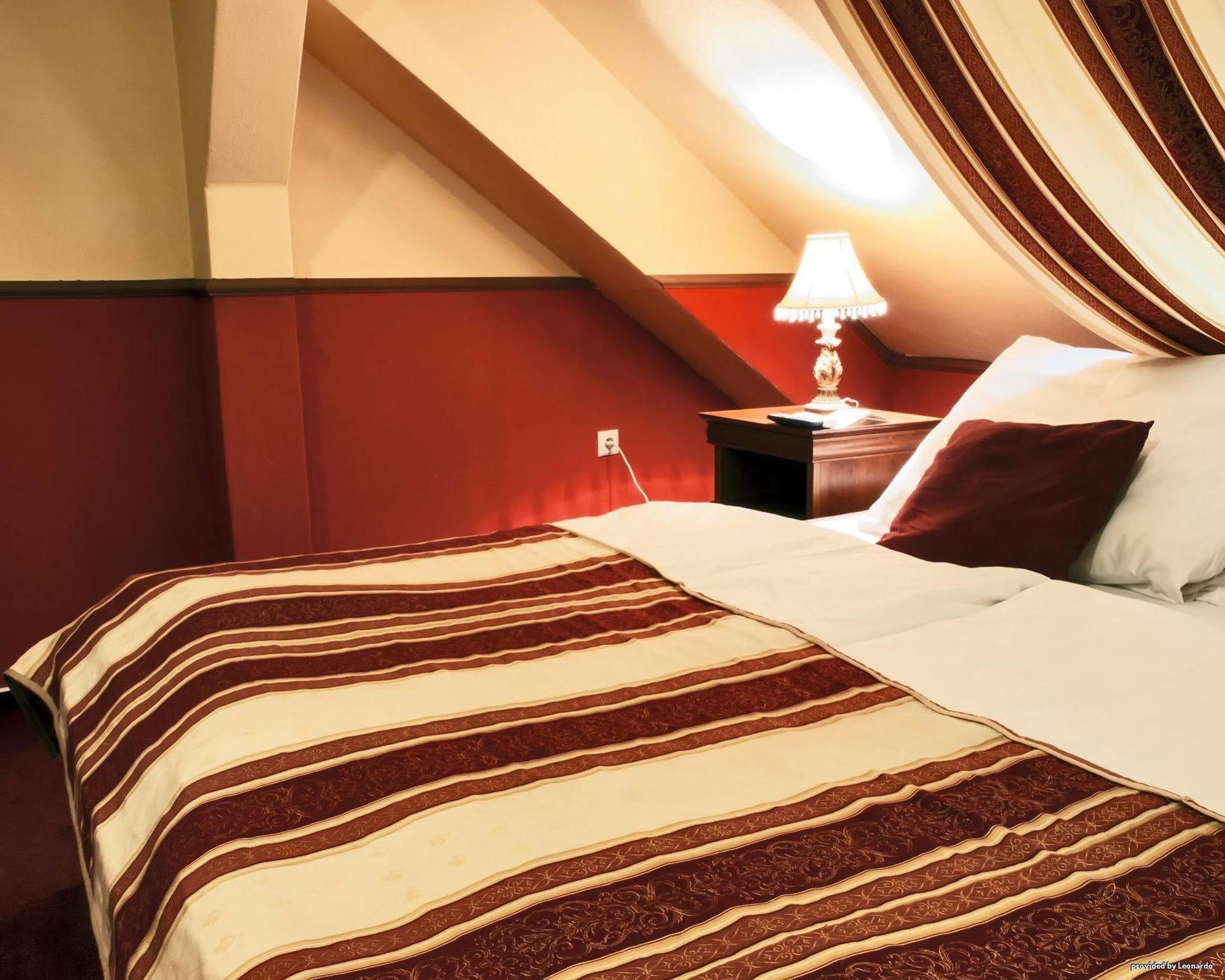 Hotel Capital With Private Wellness Nitra Bagian luar foto
