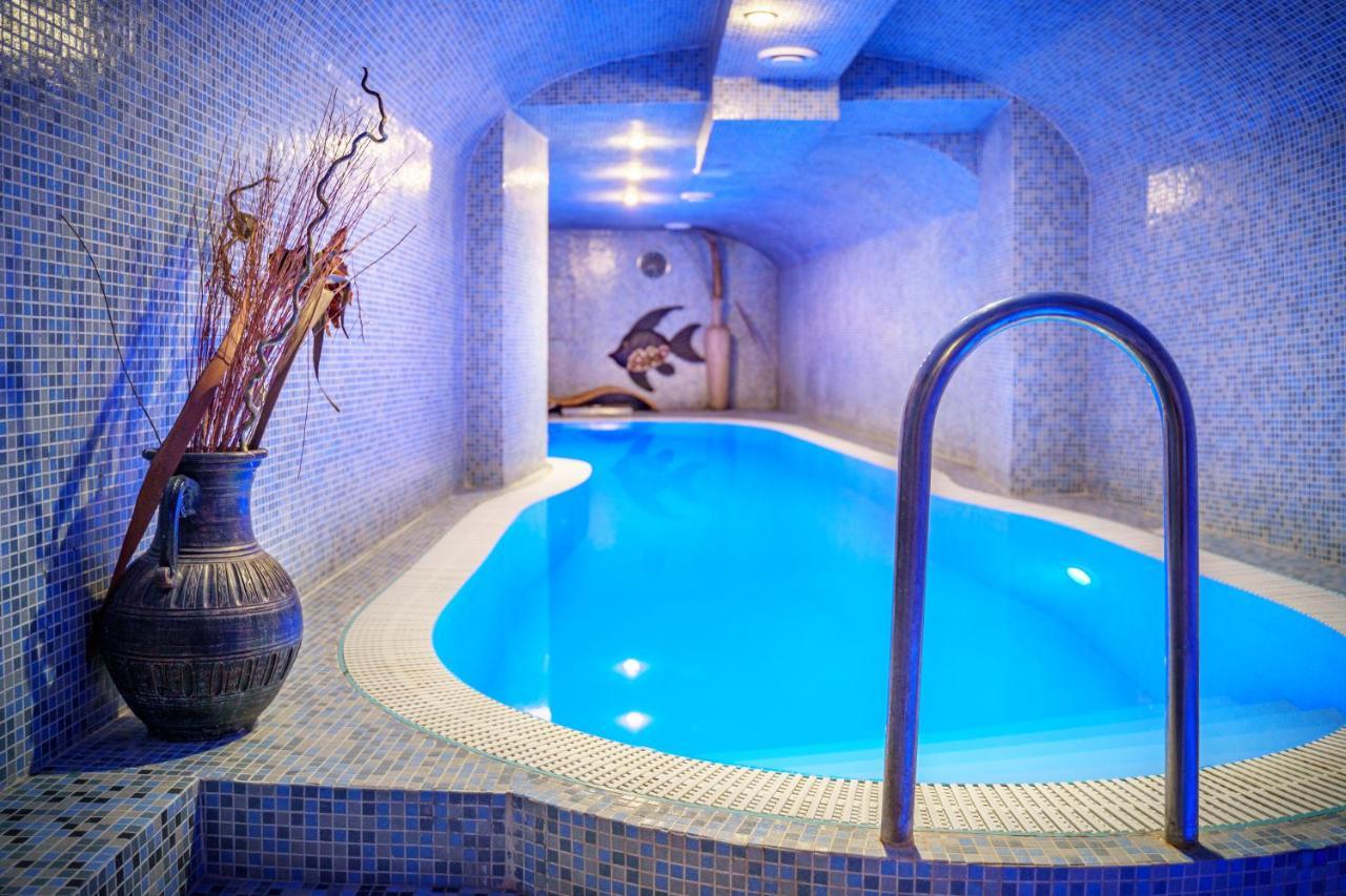 Hotel Capital With Private Wellness Nitra Bagian luar foto