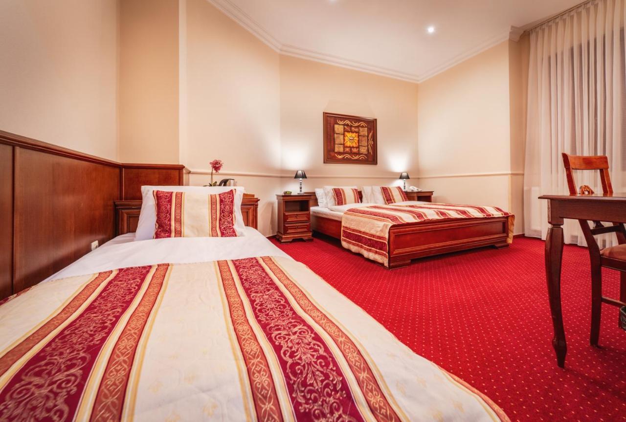 Hotel Capital With Private Wellness Nitra Bagian luar foto
