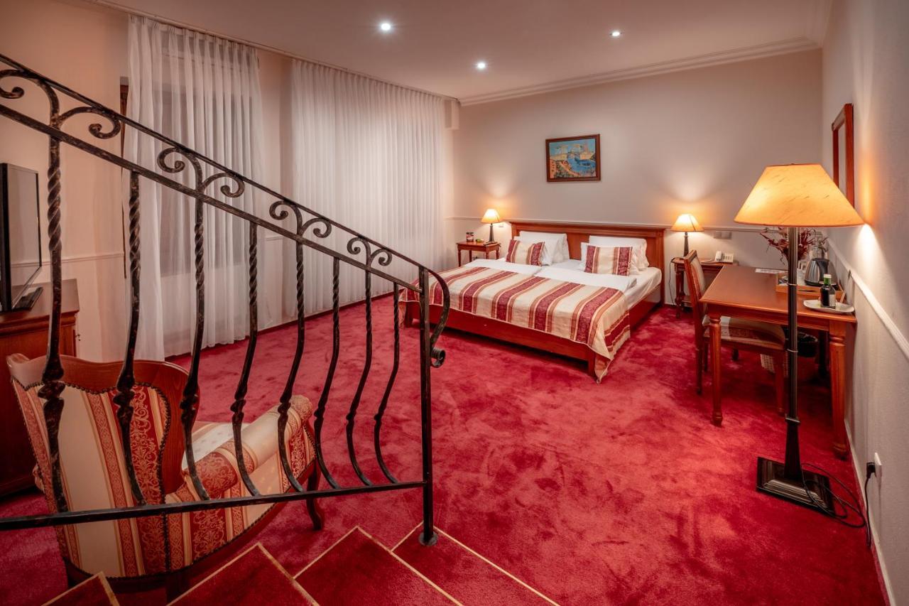 Hotel Capital With Private Wellness Nitra Bagian luar foto