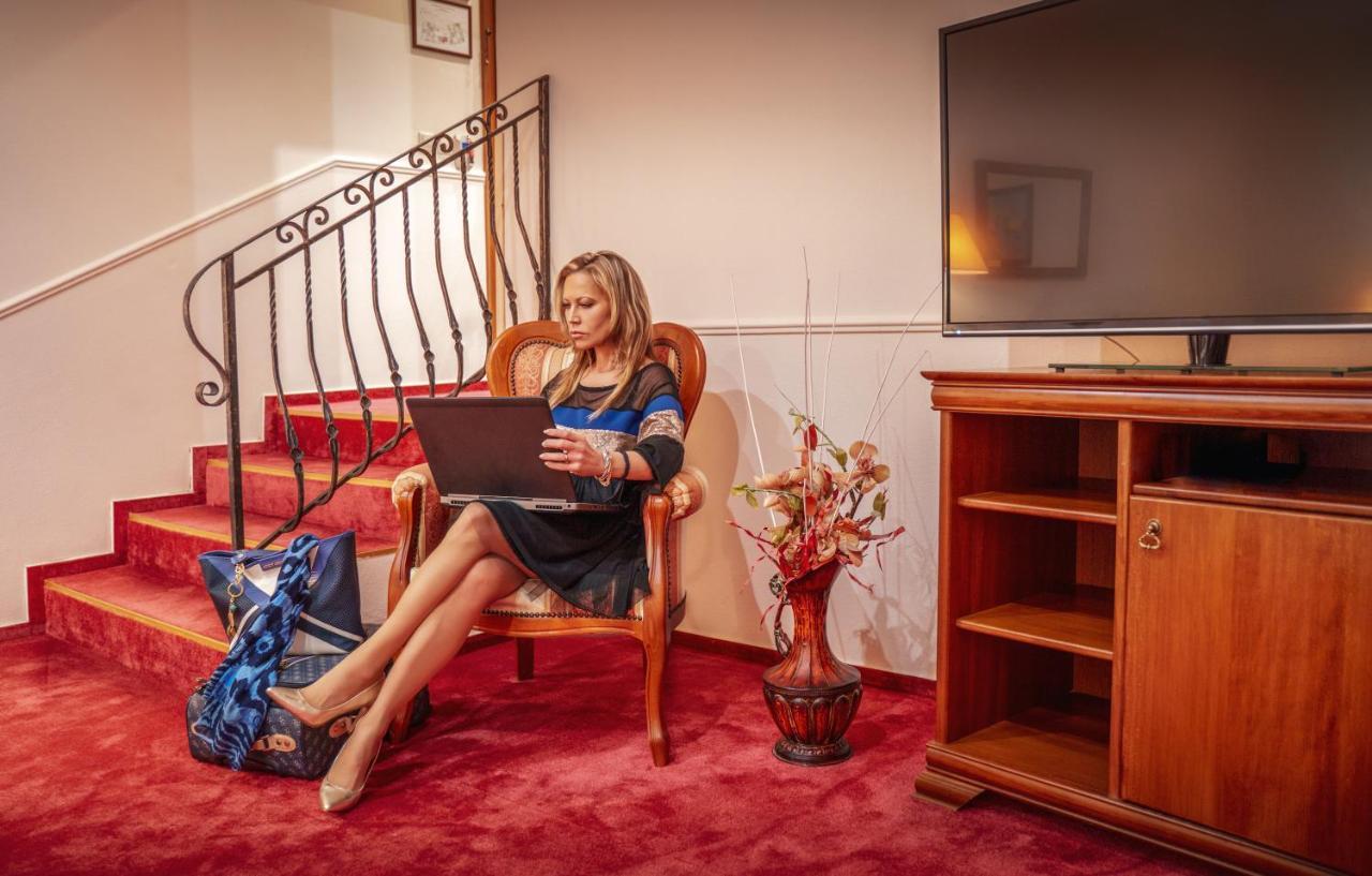 Hotel Capital With Private Wellness Nitra Bagian luar foto
