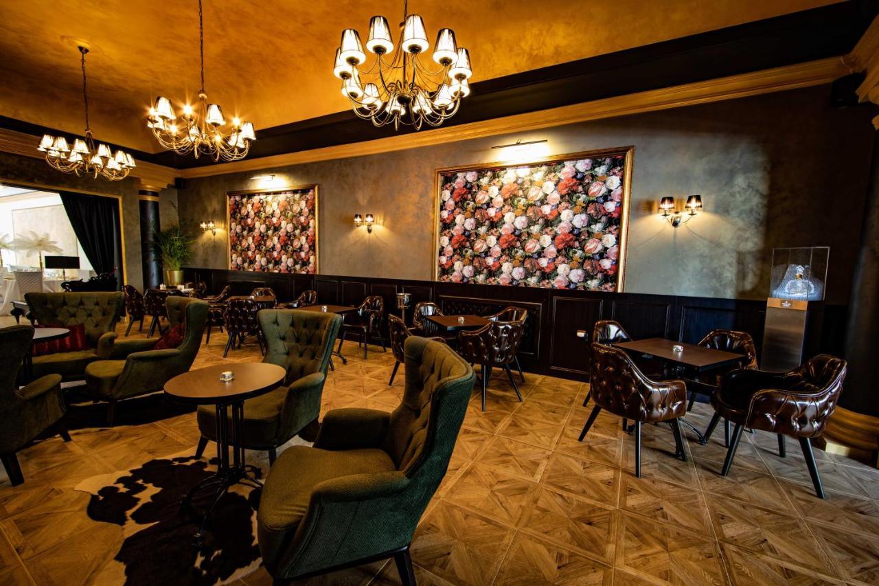 Hotel Capital With Private Wellness Nitra Bagian luar foto