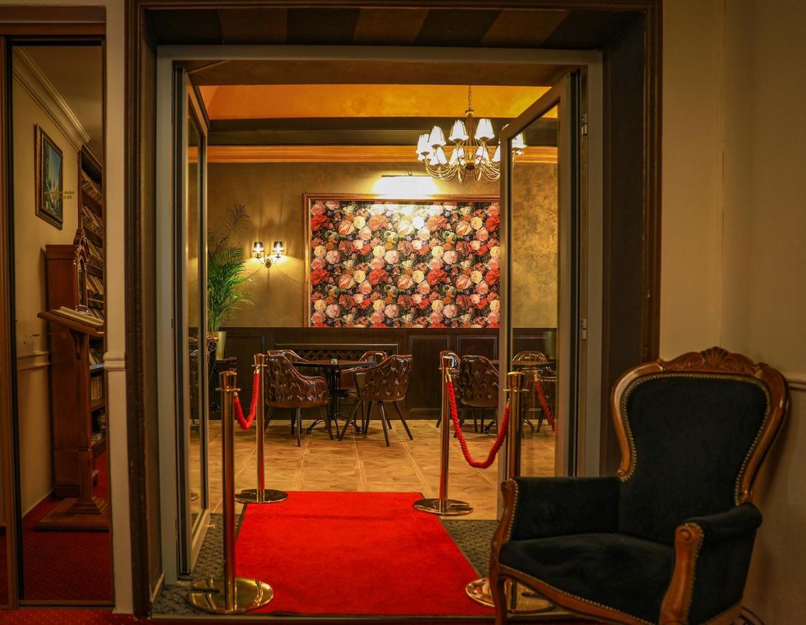Hotel Capital With Private Wellness Nitra Bagian luar foto